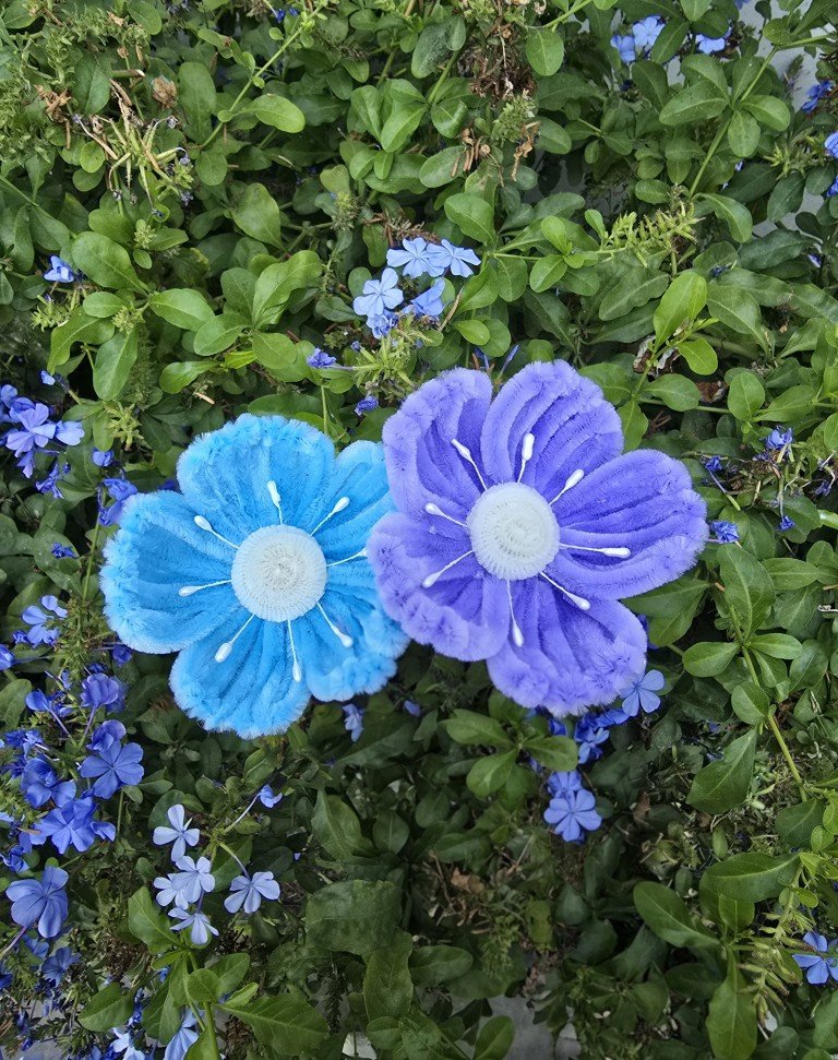 Amapola artesanal celeste y violeta — Florería Blüme, Trujillo