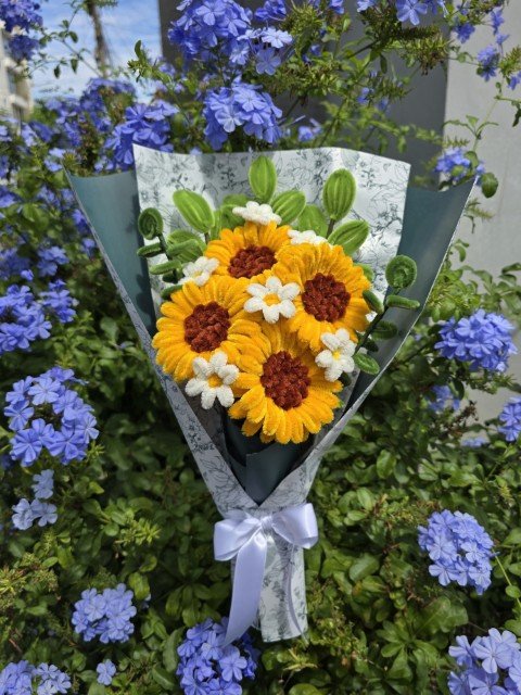 Ramo de girasoles y margaritas artesanales — Blüme, La Libertad