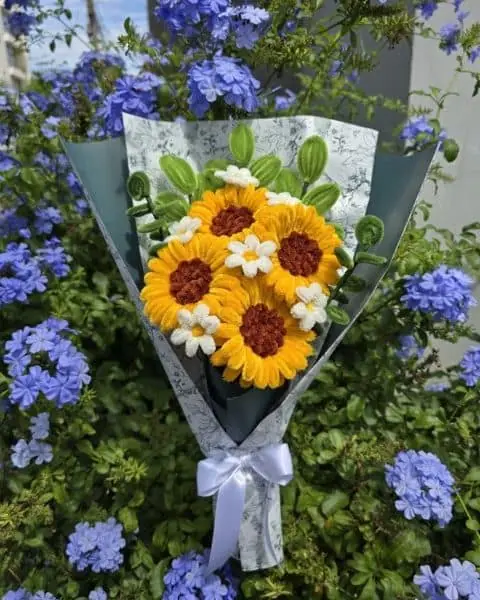 Ramo de girasoles y margaritas artesanales — Blüme, La Libertad