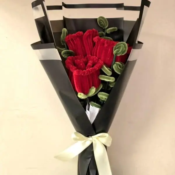Ramo de rosas con eucaliptos — Blüme, La Libertad